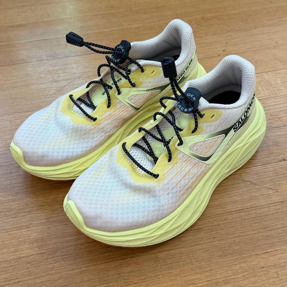 Salomon Aero Glide Women’s running shoes yellow size 6 with Lock Laces